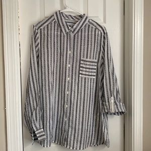 Foxcroft black:white top. Lightweight. Rolled sleeves that button. Size 16. NWOT